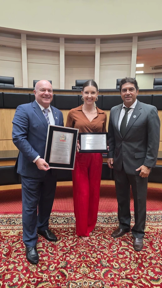 8cd39f_adf993858fec49db8e365fa5c7776754mv2